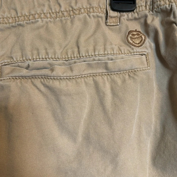 Life Is Good men’s tan 9” inseam flat front shorts size 38 - Picture 6 of 9